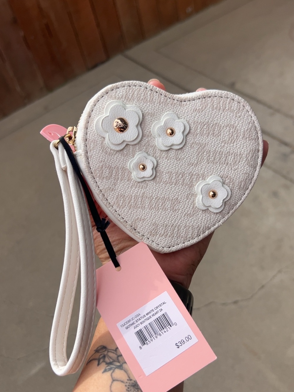 Juicy Couture White Heart Floral Wristlet Wallet